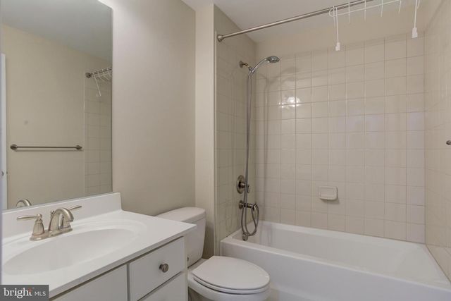 42607 OFFENHAM TER, Chantilly, VA 20152