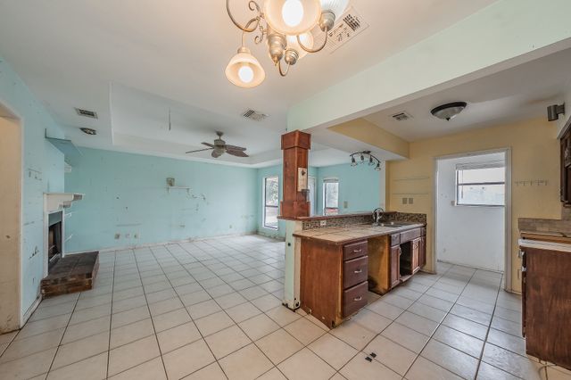 5709 Ranchogrande Drive, Arlington, TX 76017