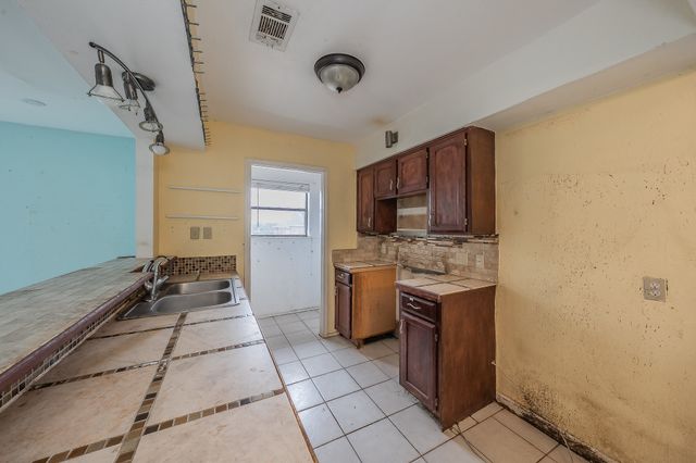 5709 Ranchogrande Drive, Arlington, TX 76017