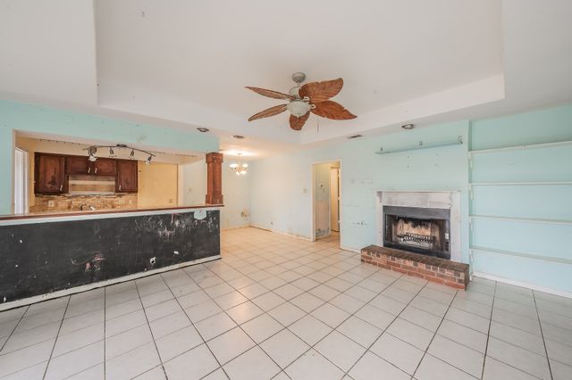 5709 Ranchogrande Drive, Arlington, TX 76017