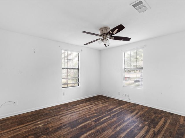 3239 Bewley Street, Haltom City, TX 76117