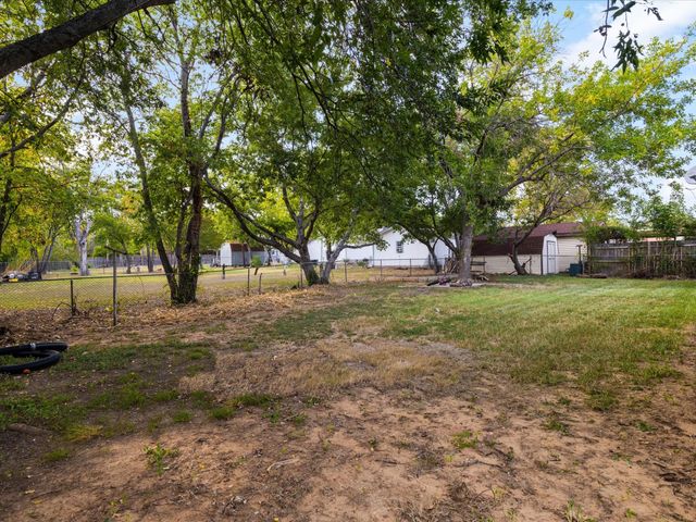 3239 Bewley Street, Haltom City, TX 76117