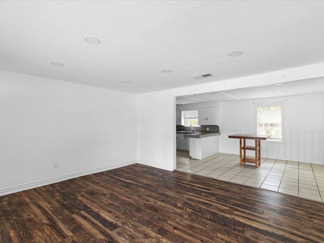 3239 Bewley Street, Haltom City, TX 76117