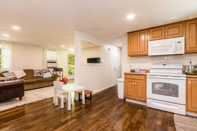 490 Forest Rd, Yarmouth, MA 02673