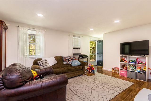 490 Forest Rd, Yarmouth, MA 02673