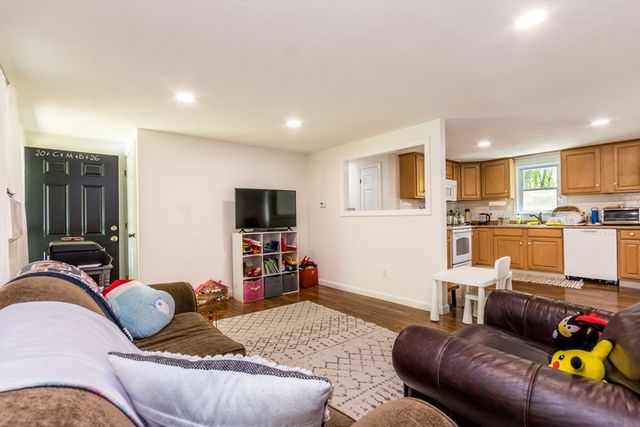 490 Forest Rd, Yarmouth, MA 02673