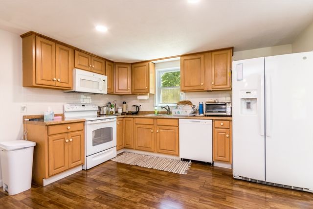 490 Forest Rd, Yarmouth, MA 02673