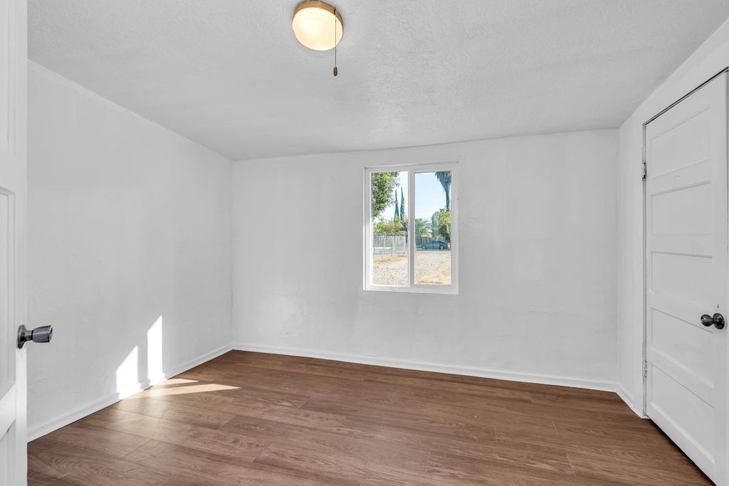 Image 15 of property listing at 710 S G Street, Madera, CA 93637