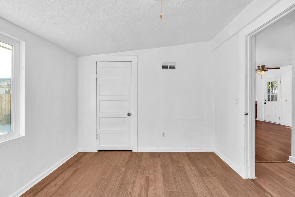 Image 16 of property listing at 710 S G Street, Madera, CA 93637