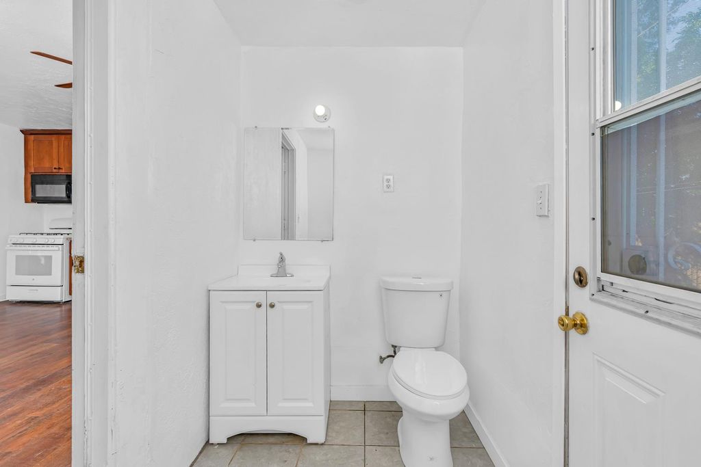 Image 19 of property listing at 710 S G Street, Madera, CA 93637