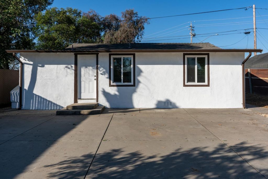 Image 2 of property listing at 710 S G Street, Madera, CA 93637