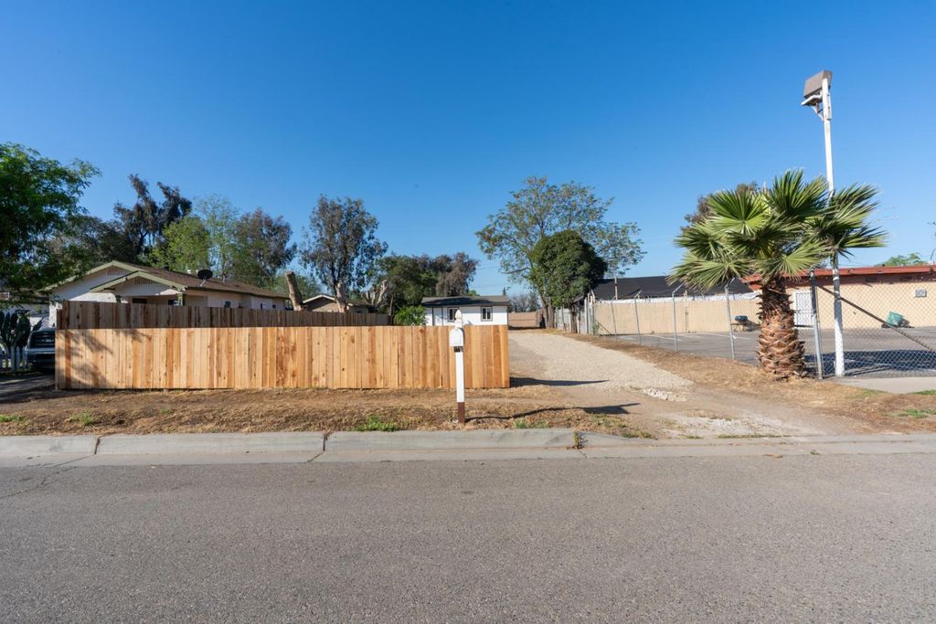 Image 31 of property listing at 710 S G Street, Madera, CA 93637