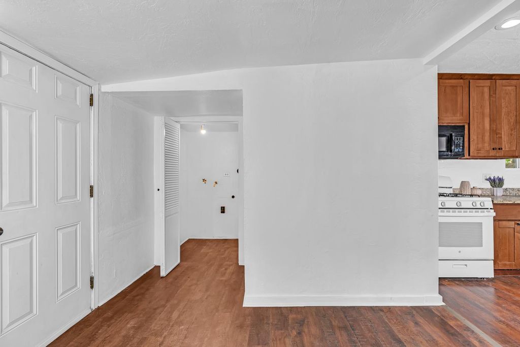 Image 8 of property listing at 710 S G Street, Madera, CA 93637