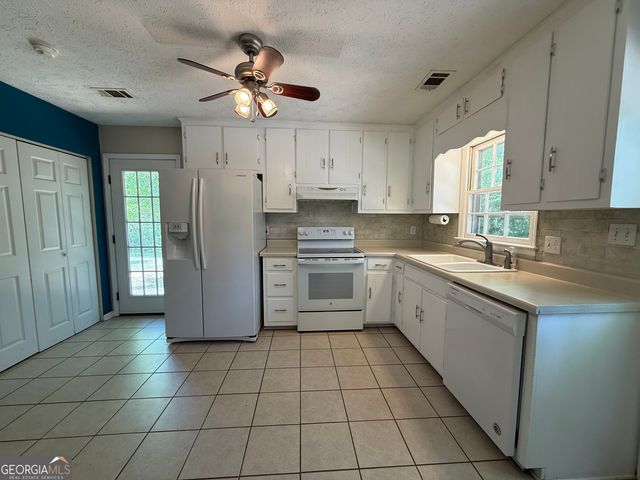 109 S Crossroad, Lagrange, GA 30240