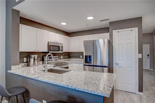4450 Botanical Place CIR # 406, Naples, FL 34112