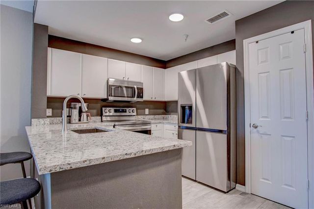 4450 Botanical Place CIR # 406, Naples, FL 34112
