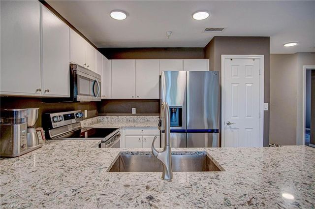 4450 Botanical Place CIR # 406, Naples, FL 34112