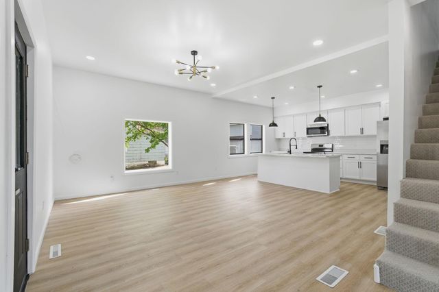 611 3rd Street NW, Austin, MN 55912