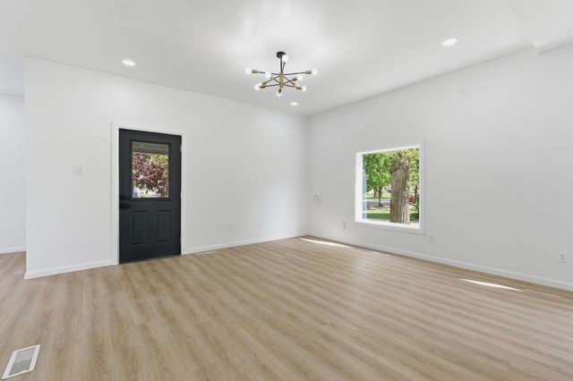 611 3rd Street NW, Austin, MN 55912