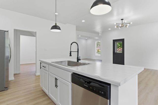 611 3rd Street NW, Austin, MN 55912