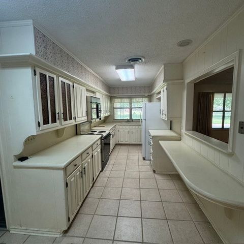 1210 W Westhill Drive, Cleburne, TX 76033