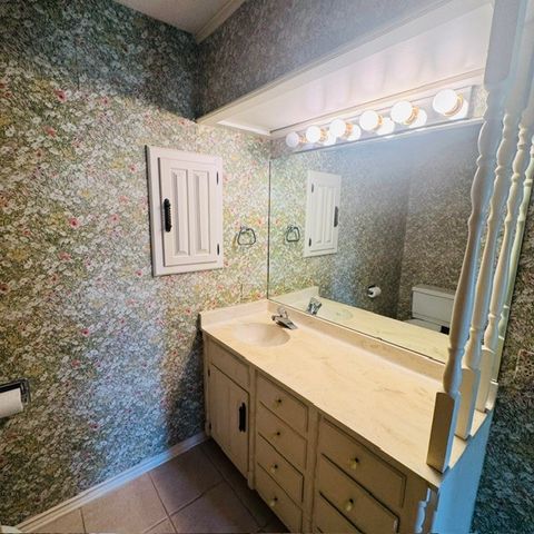 1210 W Westhill Drive, Cleburne, TX 76033