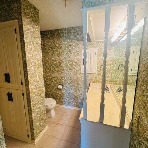 1210 W Westhill Drive, Cleburne, TX 76033