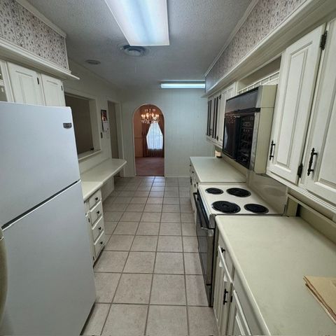 1210 W Westhill Drive, Cleburne, TX 76033