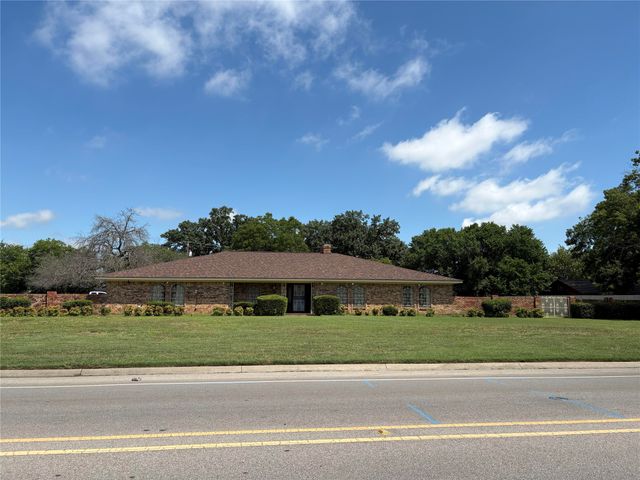 1210 W Westhill Drive, Cleburne, TX 76033