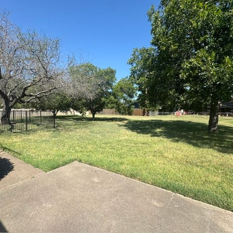 1210 W Westhill Drive, Cleburne, TX 76033