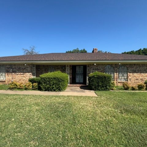 1210 W Westhill Drive, Cleburne, TX 76033
