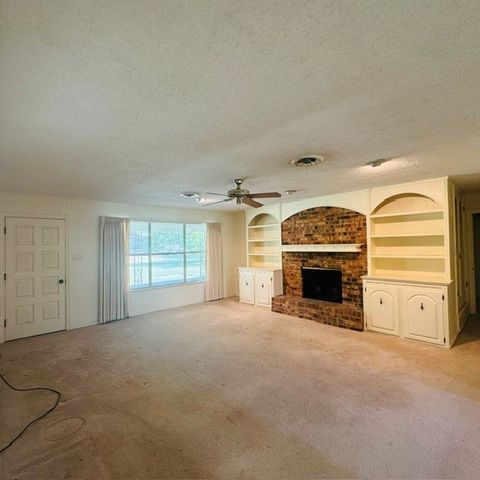 1210 W Westhill Drive, Cleburne, TX 76033