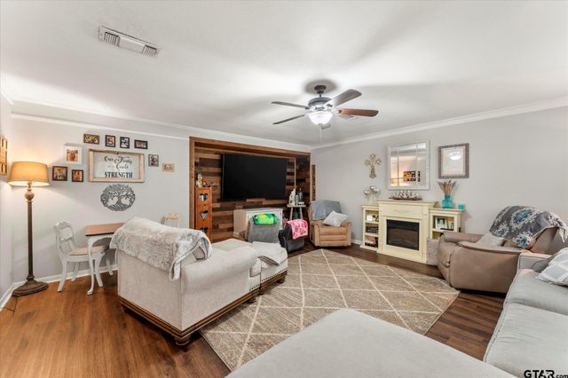 337 Daingerfield, Pittsburg, TX 75686