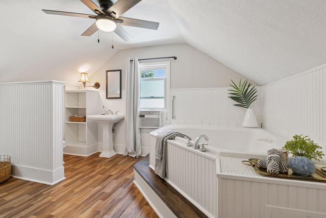 40 Penn Avenue S, Minneapolis, MN 55405