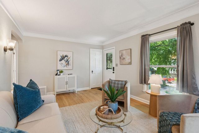 40 Penn Avenue S, Minneapolis, MN 55405