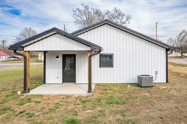 234 N Walnut St, Hohenwald, TN 38462