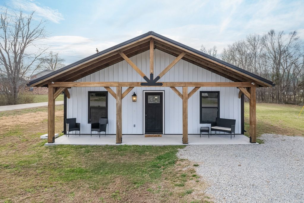 234 N Walnut St, Hohenwald, TN 38462