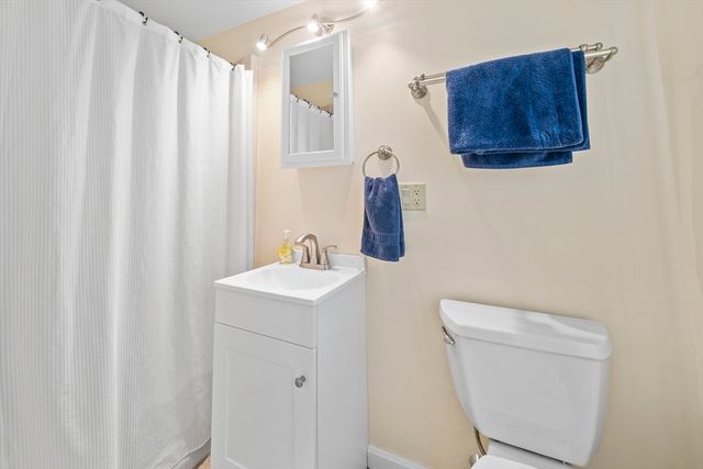 1 Carver Rd, Plymouth, MA 02360