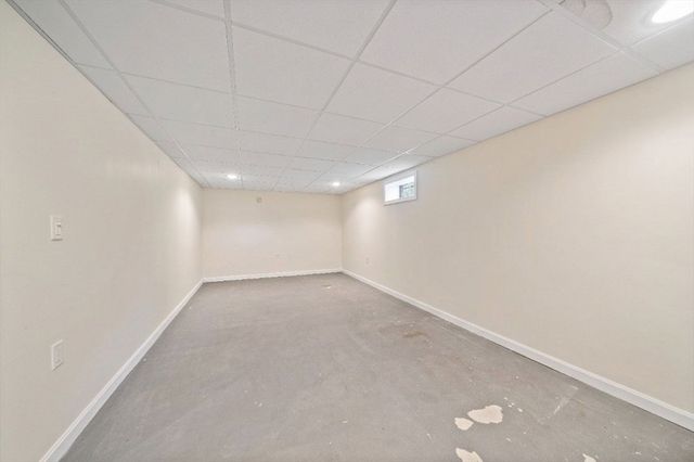 1 Carver Rd, Plymouth, MA 02360