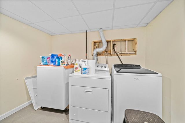 1 Carver Rd, Plymouth, MA 02360