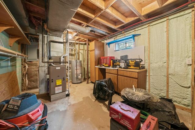 1 Carver Rd, Plymouth, MA 02360