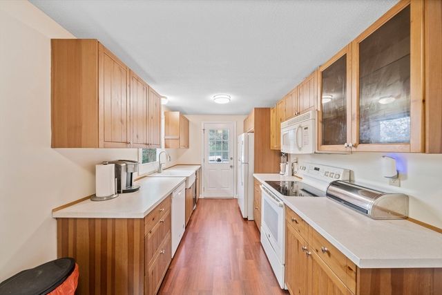 1 Carver Rd, Plymouth, MA 02360