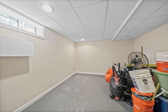 1 Carver Rd, Plymouth, MA 02360