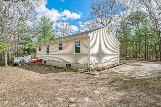 1 Carver Rd, Plymouth, MA 02360