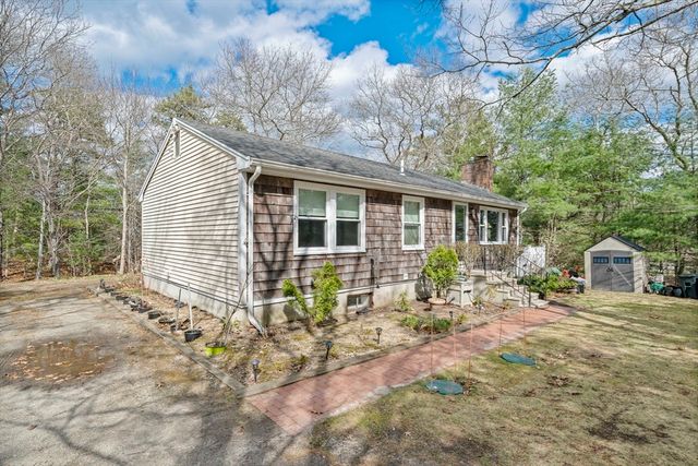 1 Carver Rd, Plymouth, MA 02360