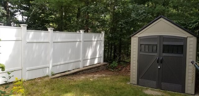 1 Carver Rd, Plymouth, MA 02360