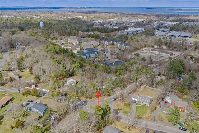 1 Carver Rd, Plymouth, MA 02360