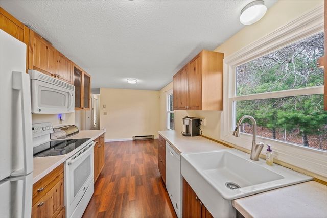 1 Carver Rd, Plymouth, MA 02360