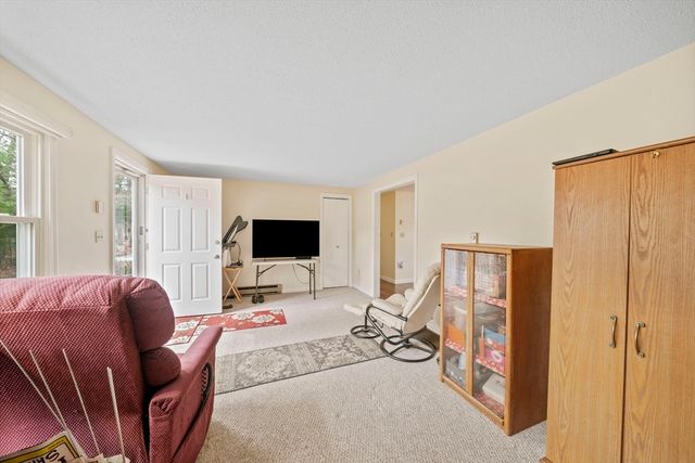 1 Carver Rd, Plymouth, MA 02360