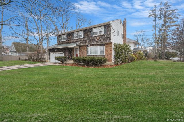 60 Iroquois Drive, Brightwaters, NY 11718